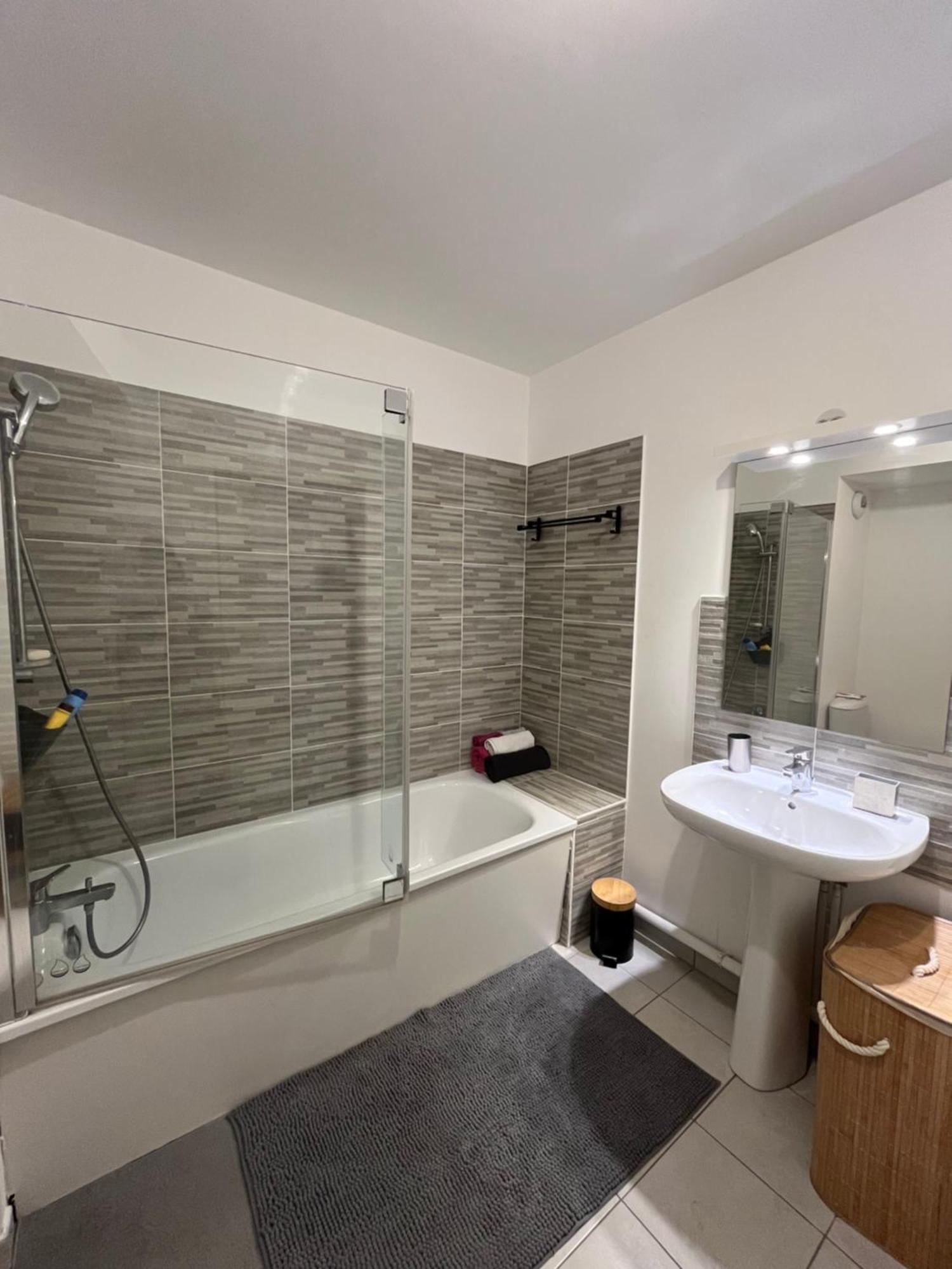 Cosy Proche Paris Apartment *